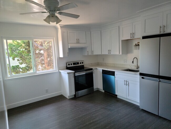 Building Photo - 3216 Delaware St