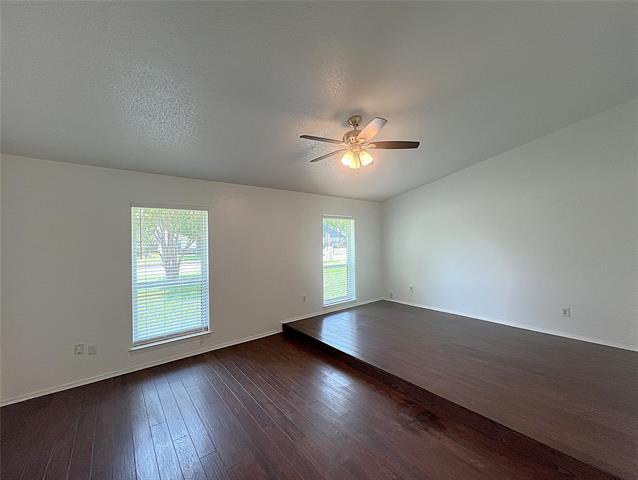 Building Photo - 2805 Meadow Park Dr