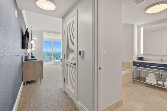 Building Photo - 4401 Collins Ave