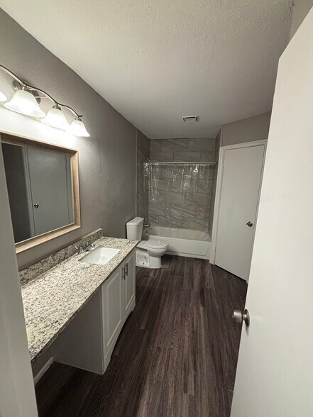 Tiled Master Bathroom with granite countertop - 4122 Alaskian Sunrise
