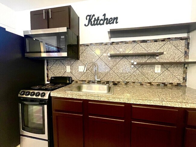 Building Photo - 307 E Mitchell St