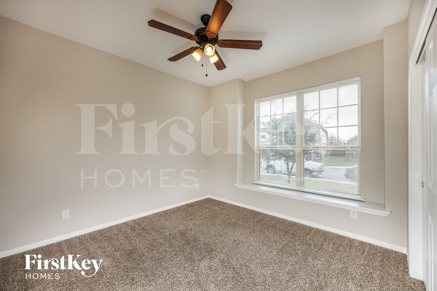 Building Photo - 8909 Palmetto Pk