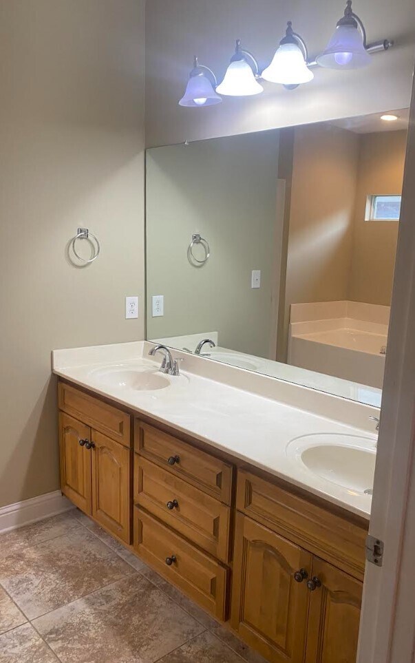 Building Photo - 7888 Park Pl Dr S