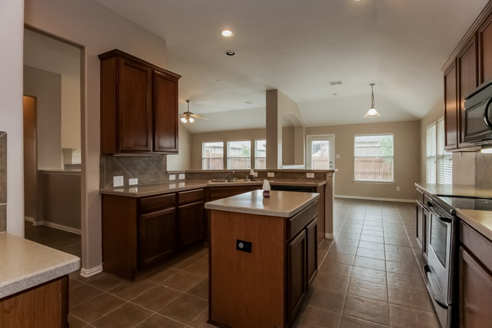 Building Photo - 1141 Lakeside Dr