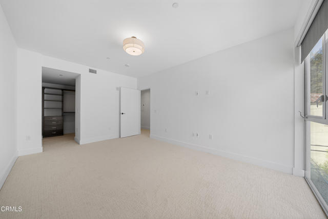 Building Photo - 1345 Havenhurst Dr