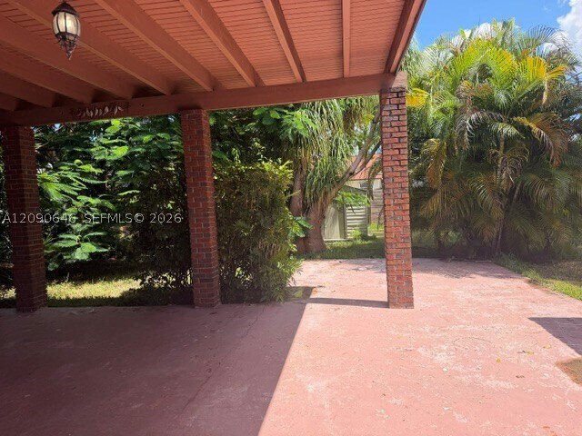 Building Photo - 2725 SW 82nd Ave