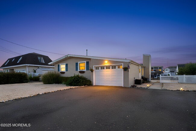 Building Photo - 825 Leeward Dr