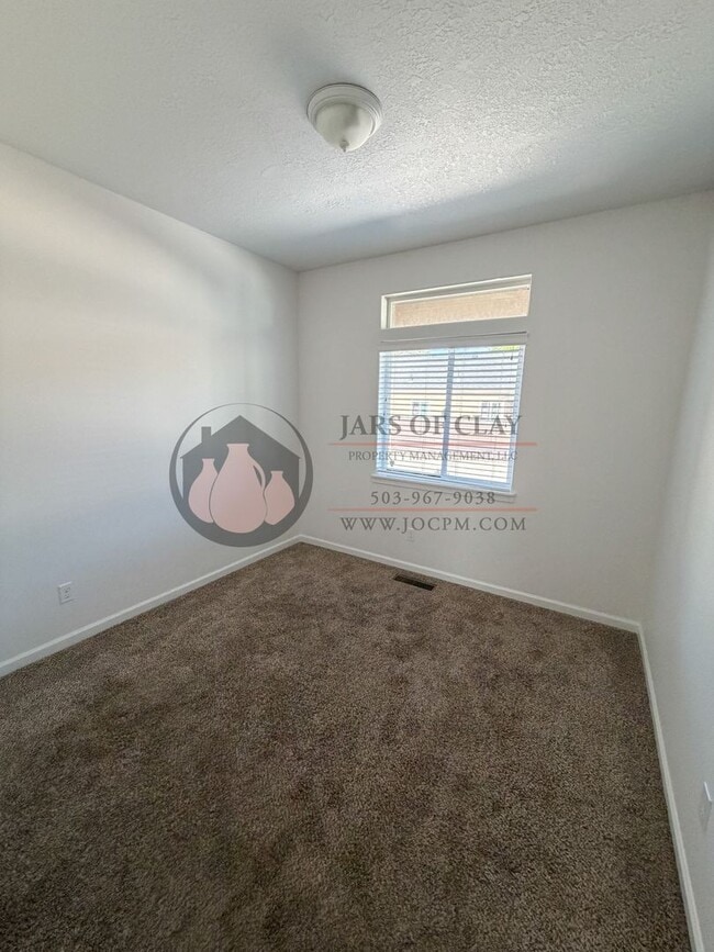 Building Photo - Modern West Salem Home: Central AC, 2-Car Garage & Washer/Dryer