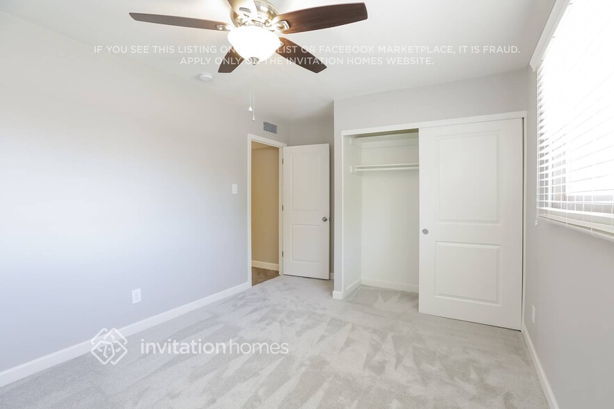 Building Photo - 6827 S Willow Dr