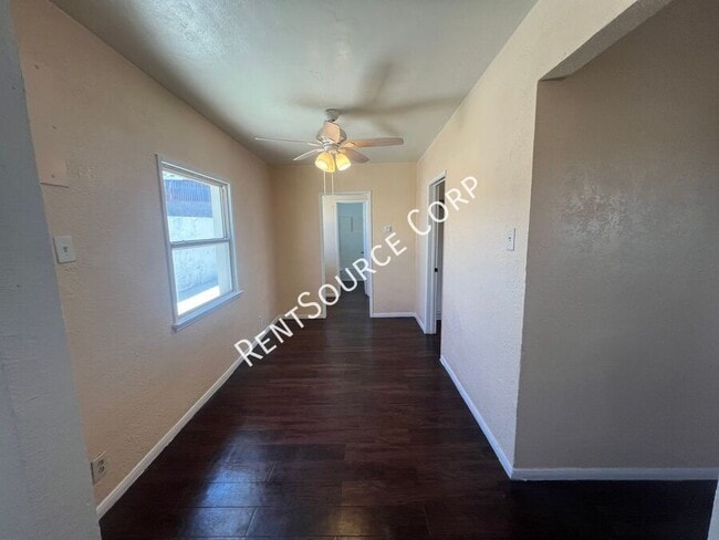 Building Photo - 920 Flora St