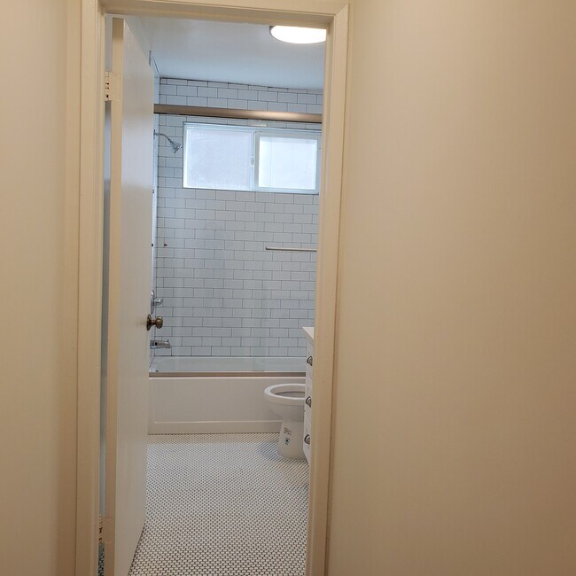 Building Photo - 2005 Ivar Ave