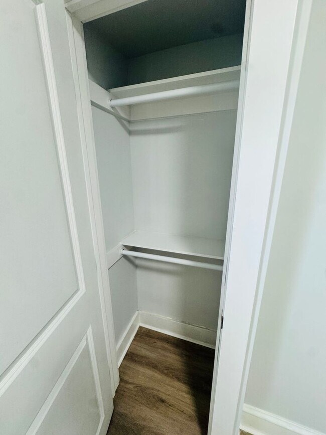 Building Photo - Refreshed 3BR/1.5Bth Home! Section 8 Only