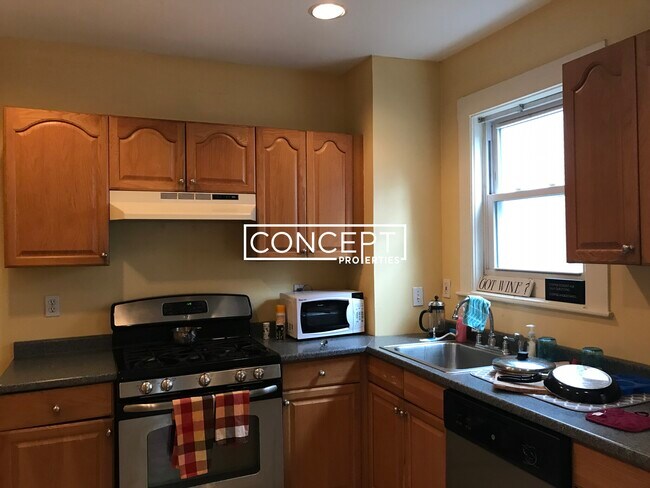 Building Photo - 55A Bristol Rd. Unit 1B