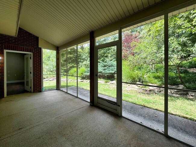 Building Photo - 2612 Face Rock Ct