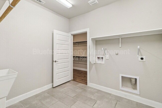 Building Photo - 9226 King Valley