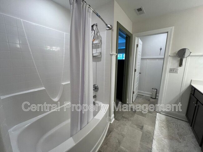 Building Photo - 18 Camden Wds Trl