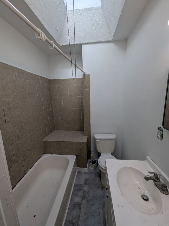 Building Photo - Remodeled Home - Frankford