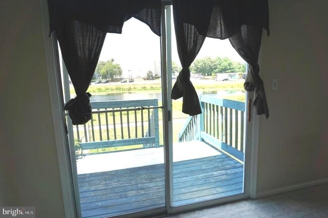 Building Photo - 141 Thames Dr