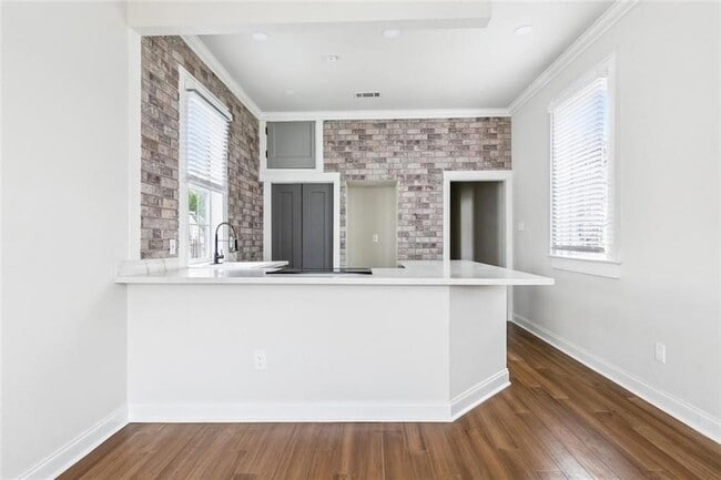 Building Photo - 2009 Governor Nicholls St