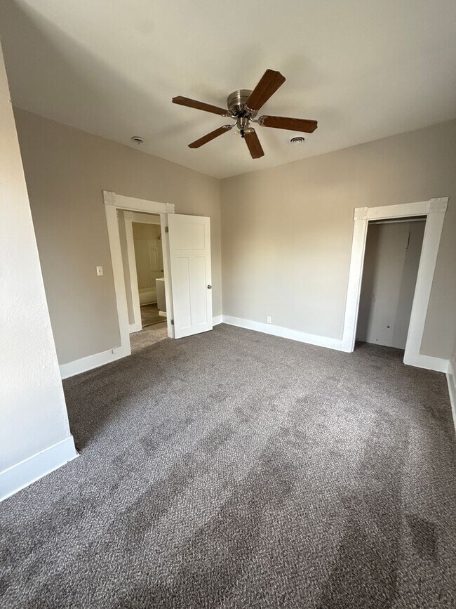 Building Photo - 3 bedroom/2 bath house