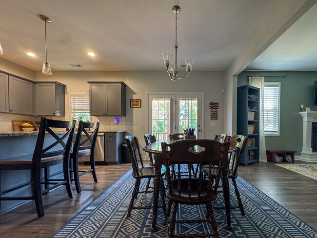 Building Photo - Stunning 4 Bed 2.5 Bath Home in Cameron with Fenced Yard
