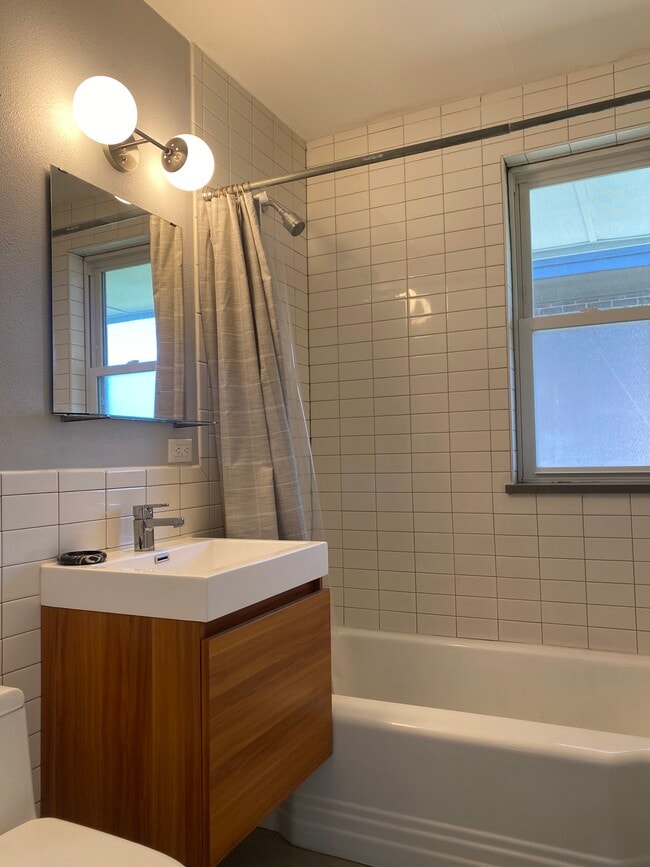 Building Photo - 3065 N Glencoe St