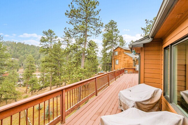 Building Photo - 28384 Kinnikinick Rd