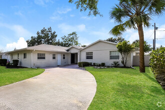Building Photo - 5536 Kingswood Dr