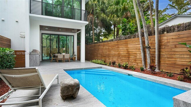 Building Photo - 3075 Mary St