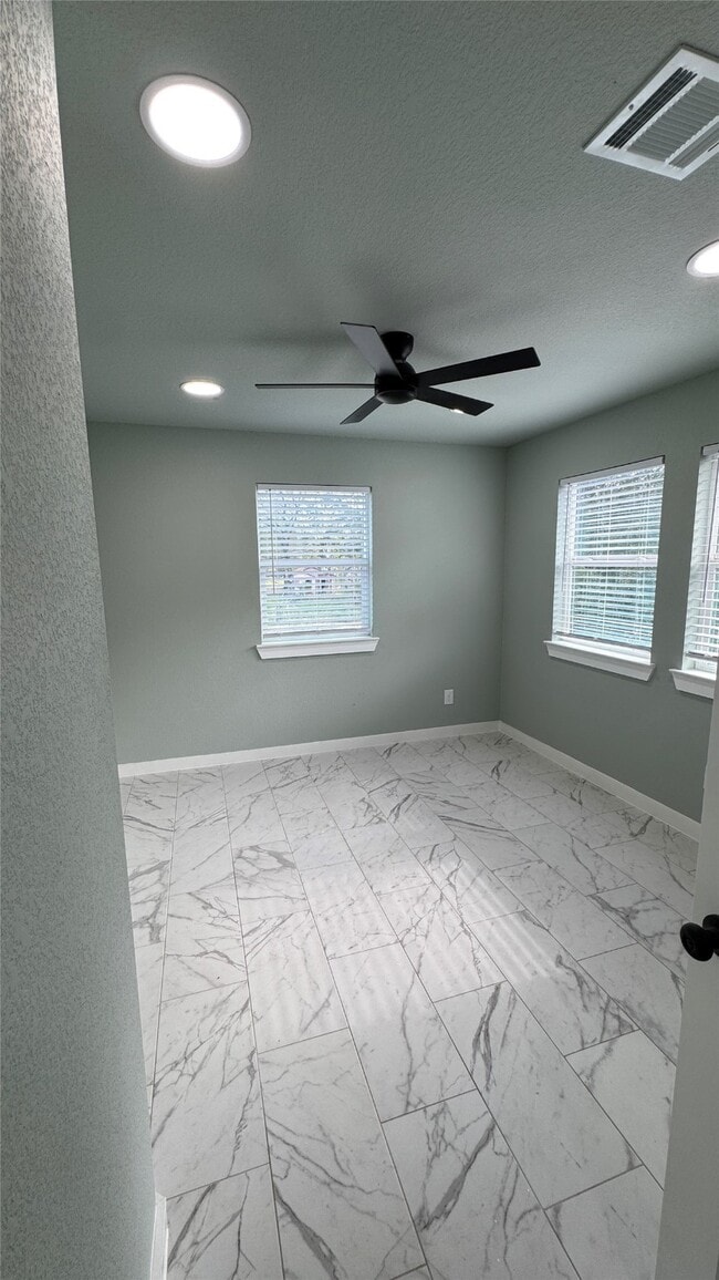 Building Photo - 169 S 10th St