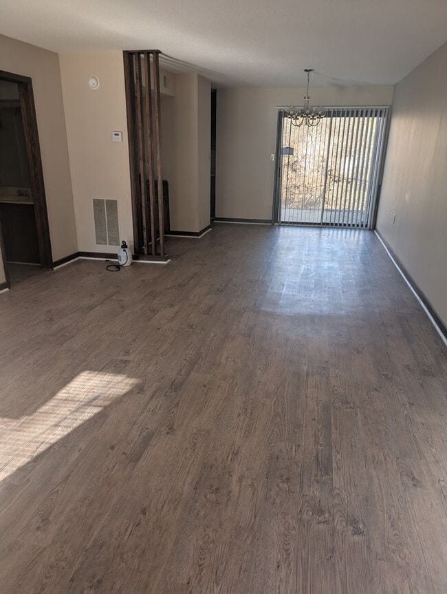 Building Photo - 311 Rock Knoll Dr