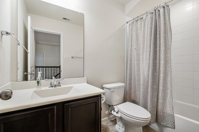 Building Photo - 1505 Heartwood Dr