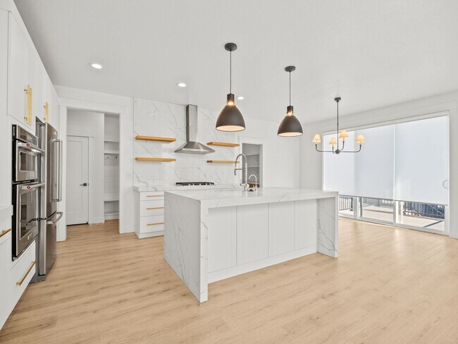 Building Photo - 5 Bed / 3.5 Bath Home in Saratoga Springs – Spacious Living Near Utah Lake