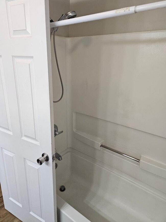 Building Photo - 1737 Moses Ave