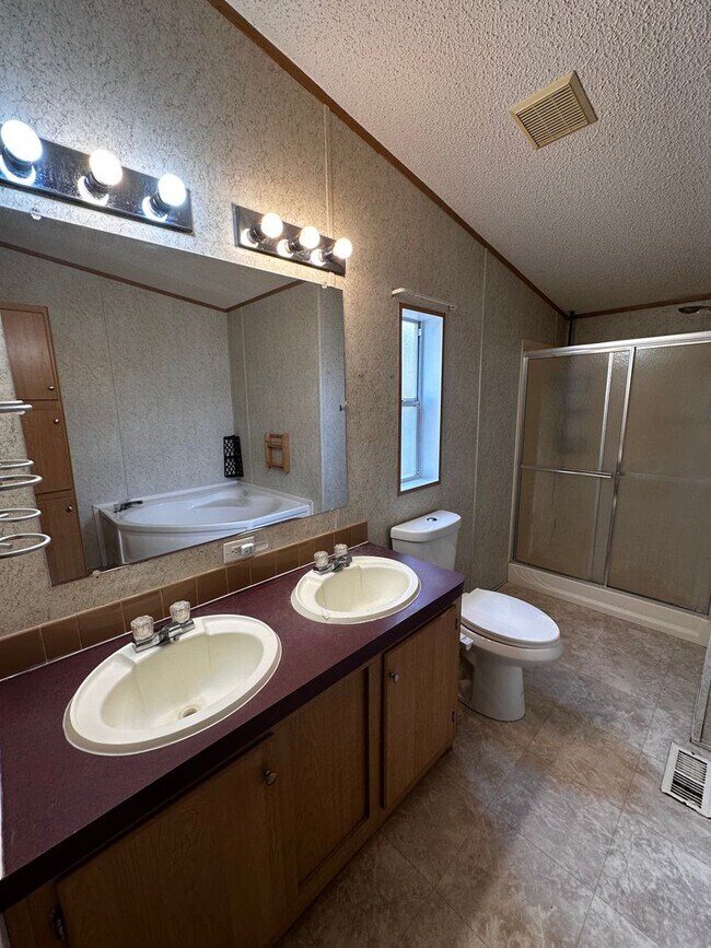 Building Photo - 3 Bedroom 2 Bath Mobile