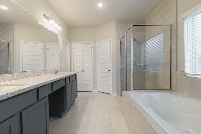 Building Photo - 3002 Roberta Sue Dr