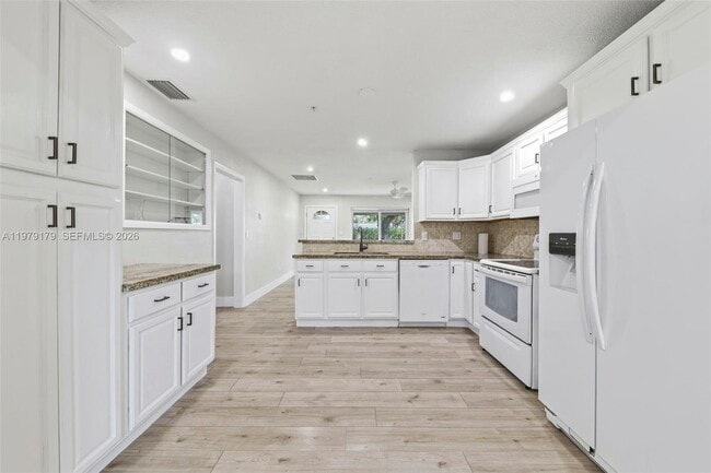 Building Photo - 4561 SW 25th Terrace