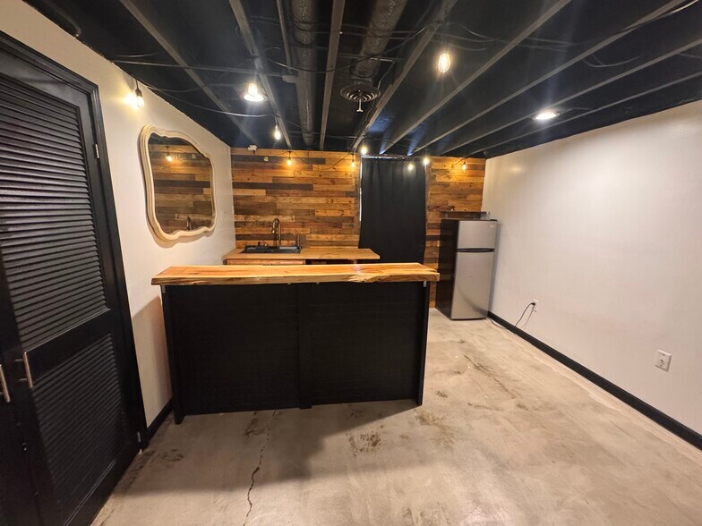 Building Photo - 1207 Sandburg Dr