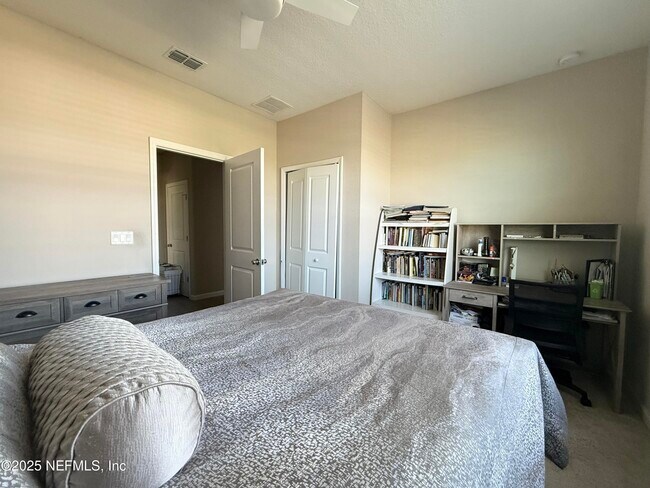 Building Photo - 141 Ren Wy