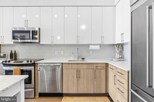 Building Photo - 145 Riverhaven Dr