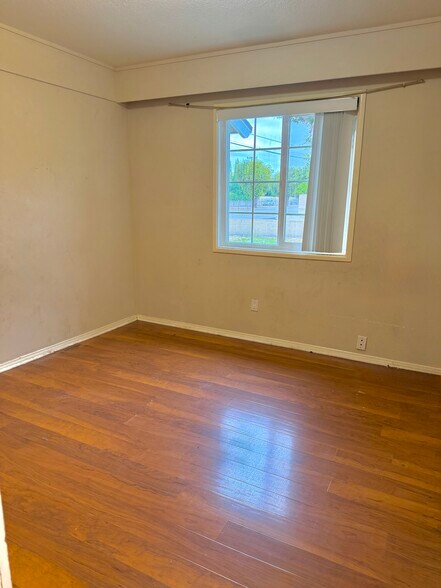Building Photo - 6502 Edgemont Dr