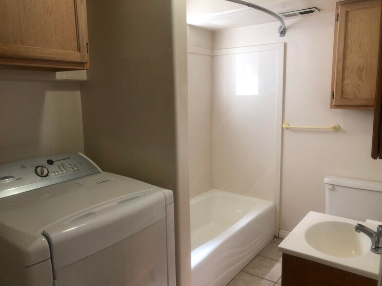 bathroom - 1255 E 110 N