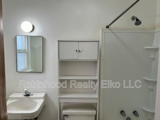 Building Photo - 140 1/2 West Court Street