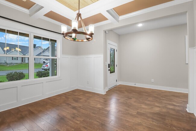 Building Photo - 515 Somerset Ln