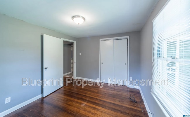 Building Photo - 2242 3rd Ave S