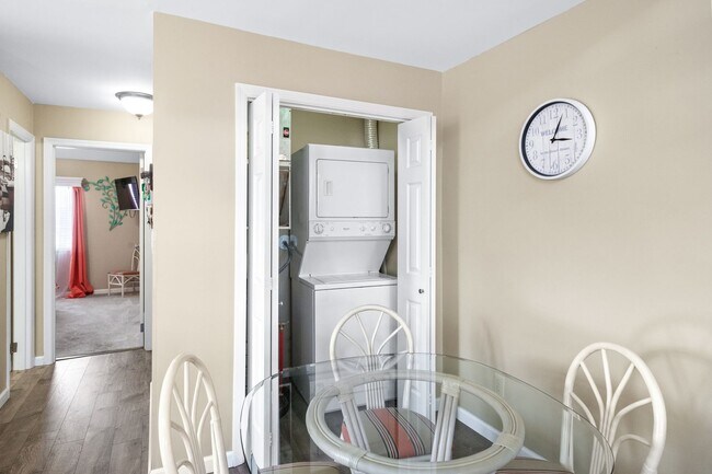 Building Photo - Fully Furnished W/ All Utilities Included! Seasonal Rental available 11/30/25-3/31/26