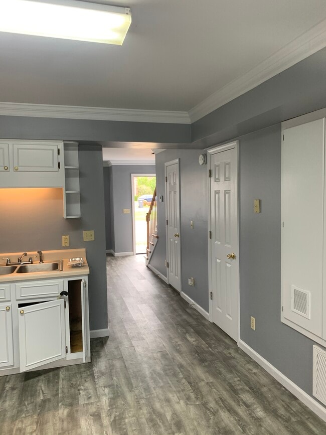 Primary Photo - 105 Hines Blvd