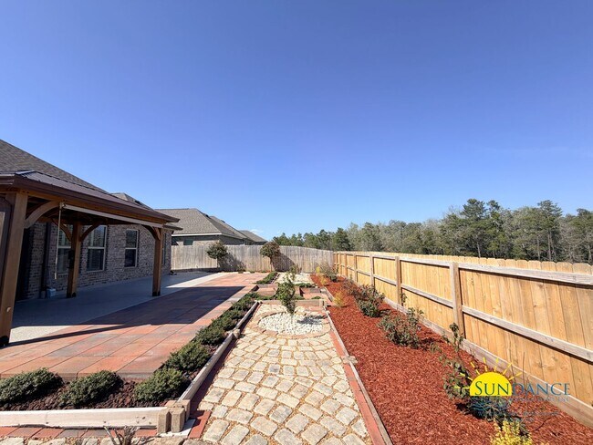 Building Photo - Custom-crafted details shine throughout this stunning 3-bedroom home in Magnolia at the Bluffs in...