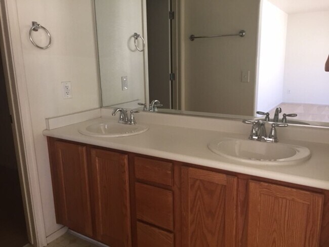 Building Photo - 4-bedroom, 3 bath + Loft!  Mountain's Edge 89178