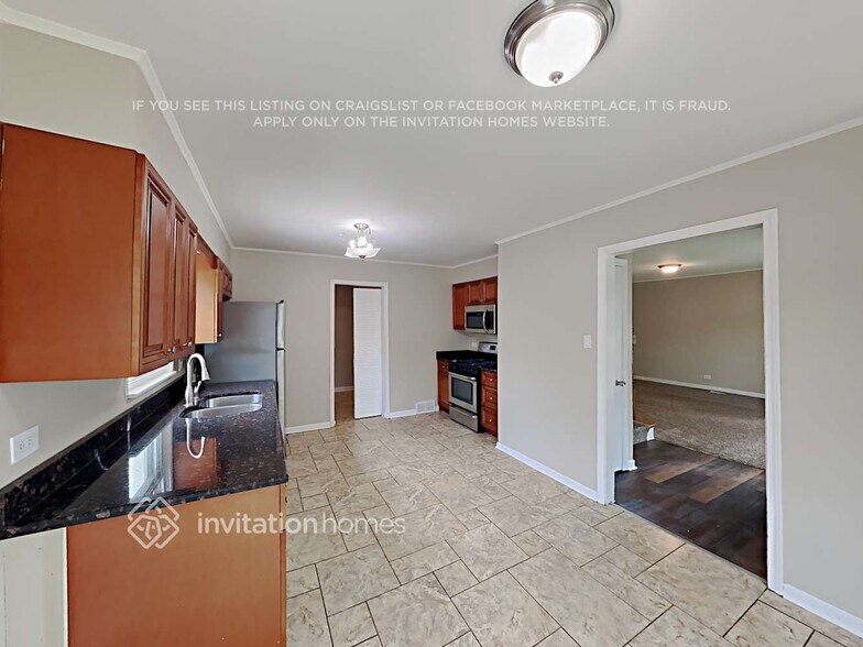 Building Photo - 9243 S 49th Ct